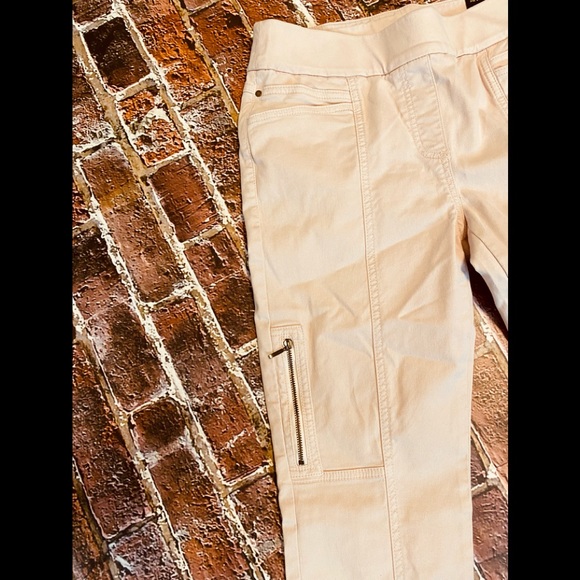 NWT Chico’s Slimming Ankle Jeans SZ 00 - Picture 2 of 7